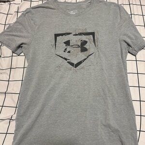 grey baseball shirt